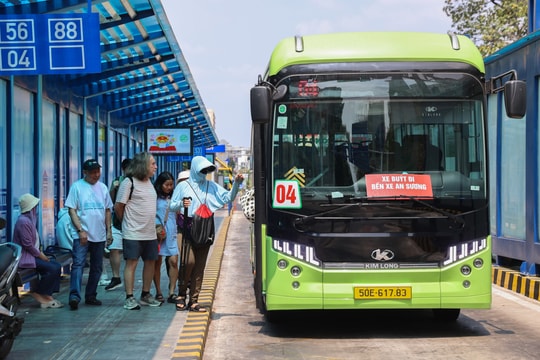 Ba phương án miễn vé xe buýt ở TP HCM