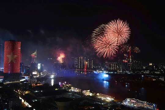 TP HCM bắn pháo hoa 7 điểm dịp 30/4