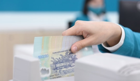 Một loạt ngân hàng giảm lãi suất tiền gửi ngay sau cuộc họp với Thống đốc Phạm Đức Ấn