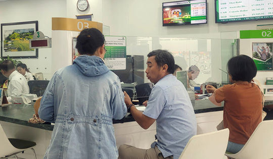 Lãi suất tiền gửi chưa hạ nhiệt