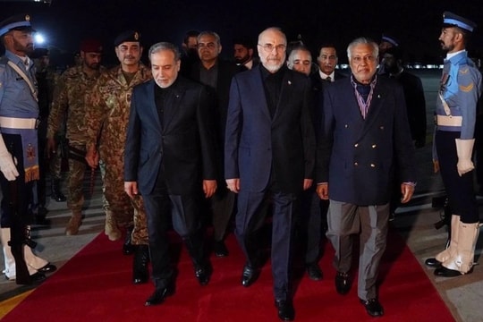Phái đoàn Iran tới Islamabad, giữ lập trường cứng rắn trước thềm đàm phán