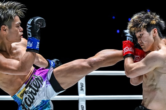 Đối thủ sao chép đòn đánh, võ sĩ Trung Quốc bất ngờ ngã gục