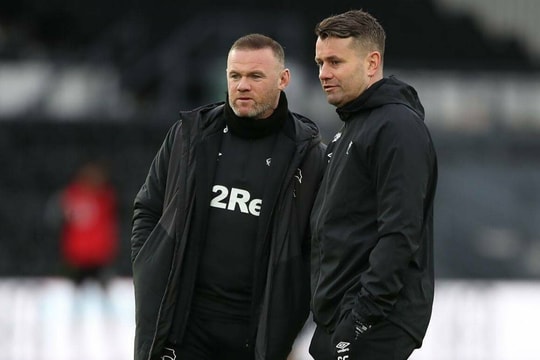 Cựu thủ môn Newcastle bịa chuyện về Rooney