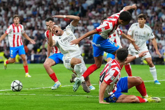Real chia điểm, nguy cơ bị Barca bỏ xa ở La Liga