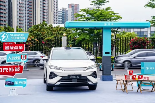 BYD và gà rán KFC kết hợp "sạc xe và sạc người trong 9 phút'