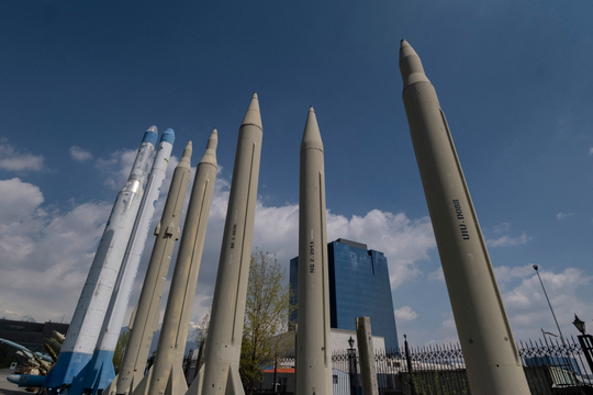 Iran 'còn hàng nghìn tên lửa đạn đạo' sau hơn một tháng xung đột