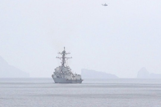 Iran cảnh báo 'đỏ' đối với tàu quân sự qua eo biển Hormuz