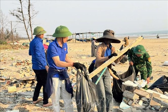 Tuổi trẻ Hà Tĩnh ra quân làm sạch biển, sẵn sàng cho mùa du lịch 2026