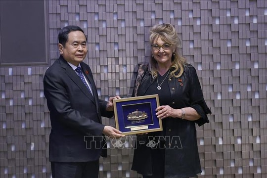 Chủ tịch Quốc hội Trần Thanh Mẫn gặp Lãnh sự danh dự Việt Nam tại Torino