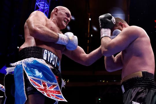 Fury thắng áp đảo ngày tái xuất, thách đấu Joshua