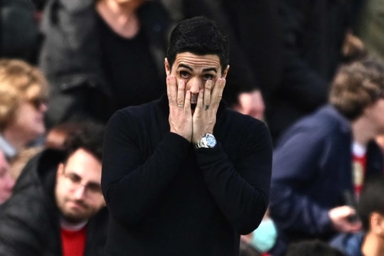 Sự tương phản của Arsenal và Man City trong tháng Tư