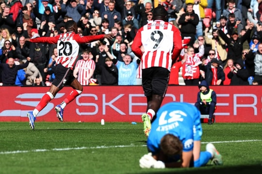 Tottenham lún sâu ở nhóm xuống hạng