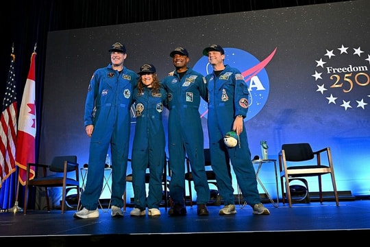 Phi hành đoàn Artemis II chia sẻ cảm xúc sau khi trở về