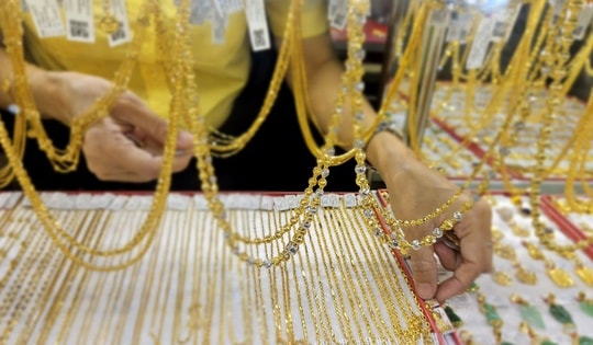 Giá vàng hôm nay 12-4: Vàng miếng SJC giảm, ngược dòng giá thế giới