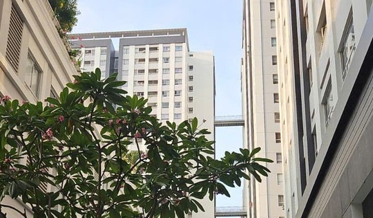 Sống ở chung cư có được lắp điện mặt trời mái nhà để giảm tiền điện?