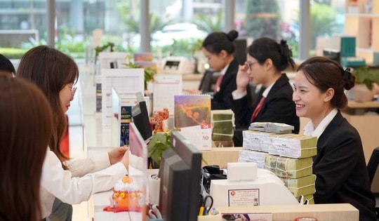 Sếp ngân hàng nêu dự báo về lãi suất sau động thái của loạt ngân hàng