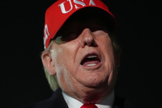 Tổng thống Trump doạ 'tiêu diệt' các tàu Iran tiếp cận khu vực phong tỏa