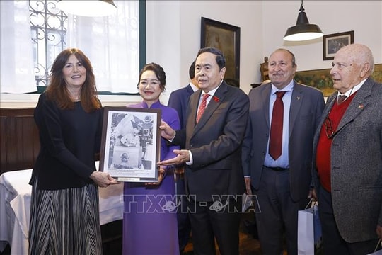 Chủ tịch Quốc hội thăm nơi lưu dấu ấn Chủ tịch Hồ Chí Minh tại thành phố Milan (Italy)