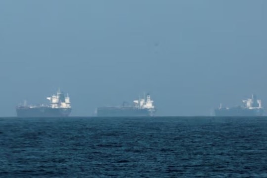 Điểm yếu của kinh tế Mỹ nhìn từ các cuộc đối đầu thuế quan và quân sự