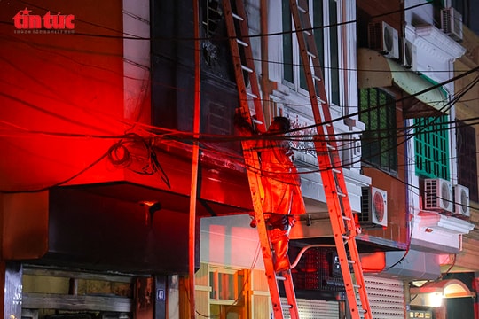 Khống chế kịp thời vụ cháy nhà trong đêm, cứu 5 người mắc kẹt