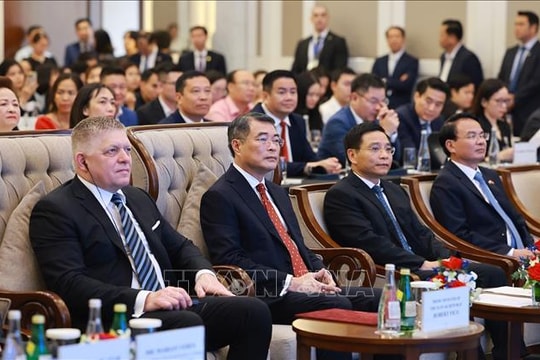 Thủ tướng Lê Minh Hưng và Thủ tướng Robert Fico dự Diễn đàn doanh nghiệp Slovakia – Việt Nam