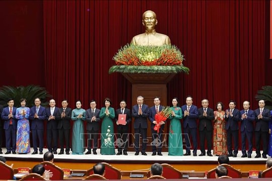 Hội nghị công bố Quyết định của Bộ Chính trị về công tác cán bộ