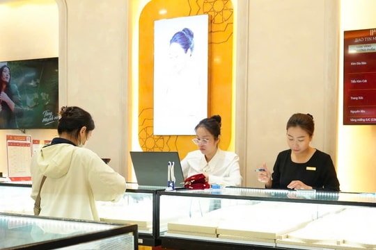 Giá vàng sáng 13/4 tiếp tục biến động, giao dịch trầm lắng