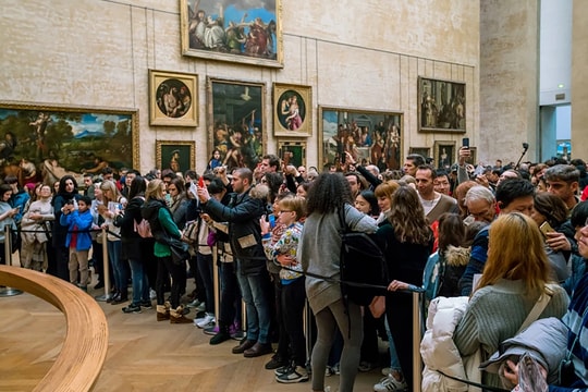 Khách du lịch châu Âu hè 2026 đối mặt loạt thuế, phí mới