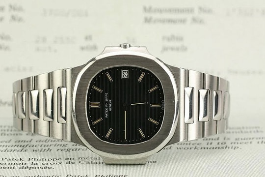 Chiếc đồng hồ thép đắt hơn vàng của Patek Philippe