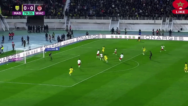 Tuyệt phẩm sút vắt chéo chân được ca ngợi 'đẹp nhất năm 2026'