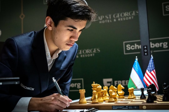 Sindarov cách trận tranh ngôi Vua cờ một ván hòa