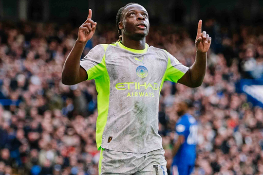 Tiền đạo Man City thách thức Arsenal