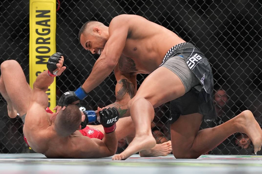 Võ sĩ thắng knock-out dù 'chấp một chân'