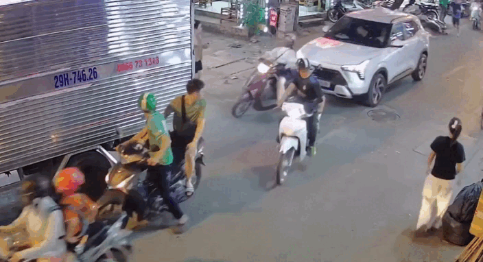 Nữ tài xế gây tai nạn liên hoàn trên phố Hà Nội