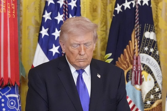 Ông Trump: Giá xăng ở Mỹ có thể neo cao đến tháng 11