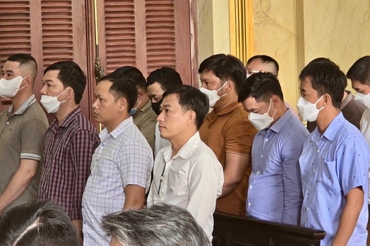 12 cựu công an ra tòa về cáo buộc 'giải cứu' người nghiện