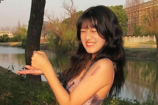 Con gái Giả Tịnh Văn thu hút chú ý ở tuổi 20