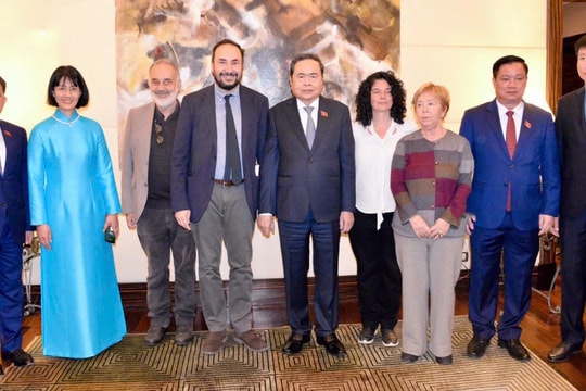 Chủ tịch Quốc hội Trần Thanh Mẫn gặp Tổng Bí thư Đảng Tái lập Cộng sản Italy