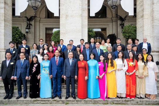 Chủ tịch Quốc hội: Tổ quốc dõi theo và tự hào về người con Việt Nam xa xứ