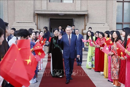 Tổng Bí thư, Chủ tịch nước Tô Lâm gặp gỡ cộng đồng người Việt Nam tại Trung Quốc