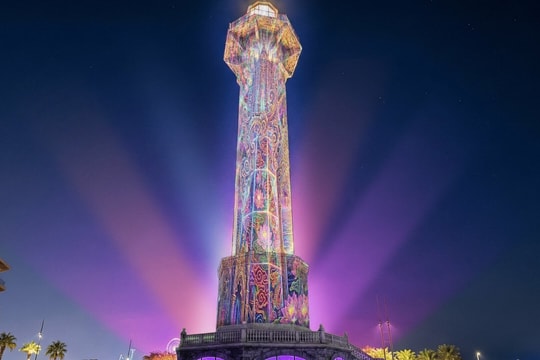 Show trình diễn 3D Mapping thắp sáng hải đăng ở Hạ Long