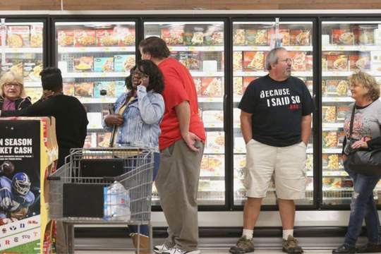 Nhiều người Mỹ thắt chặt chi tiêu vì lạm phát