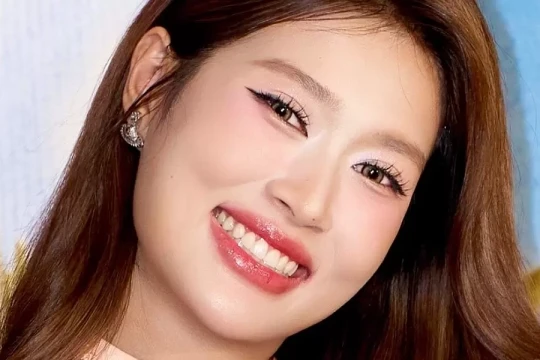 Đoàn Thiên Ân - cô gái nghèo thành diễn viên phim trăm tỷ