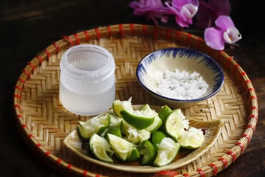 Uống nước chanh mỗi sáng có giúp thải độc, giảm cân?