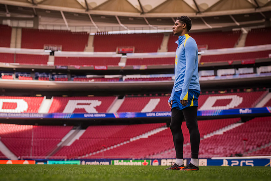 Barca phàn nàn chiều cao mặt cỏ sân Metropolitano