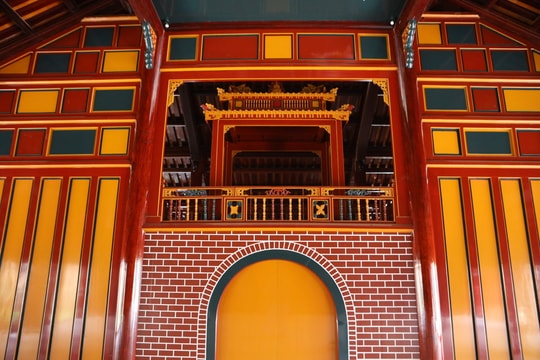 Tranh cãi một số hạng mục trùng tu nhà hát trong lăng vua Tự Đức