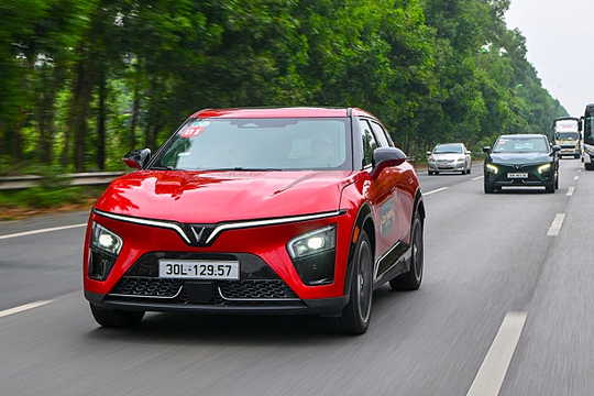 Doanh số C-SUV tháng 3: VinFast VF 7 lần đầu bán chạy nhất