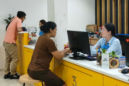 Nhiều chủ thuê bao đi xác thực vì hiểu nhầm 'sẽ bị khóa SIM'