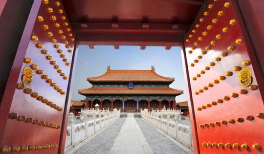 Bí mật 81 chiếc đinh vàng trên cổng Tử Cấm Thành: Vì sao không ai dám chạm vào?