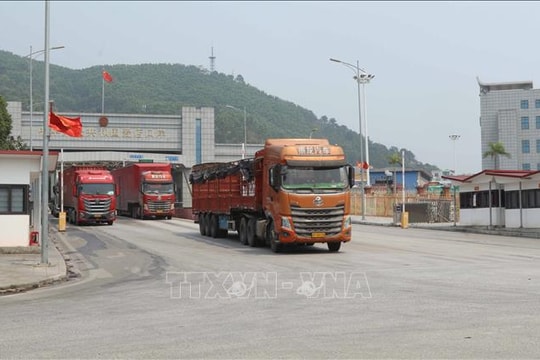 Giao thương biên mậu tăng trưởng ấn tượng qua cửa khẩu Chi Ma